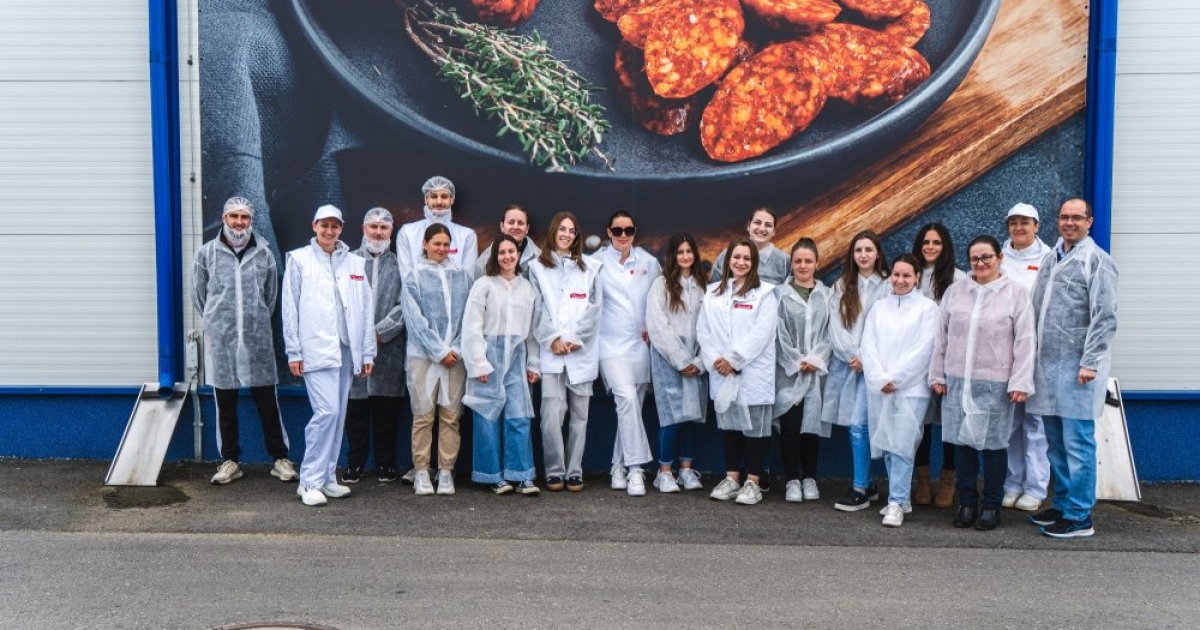 Gyakorlaton a húsfeldolgozóban