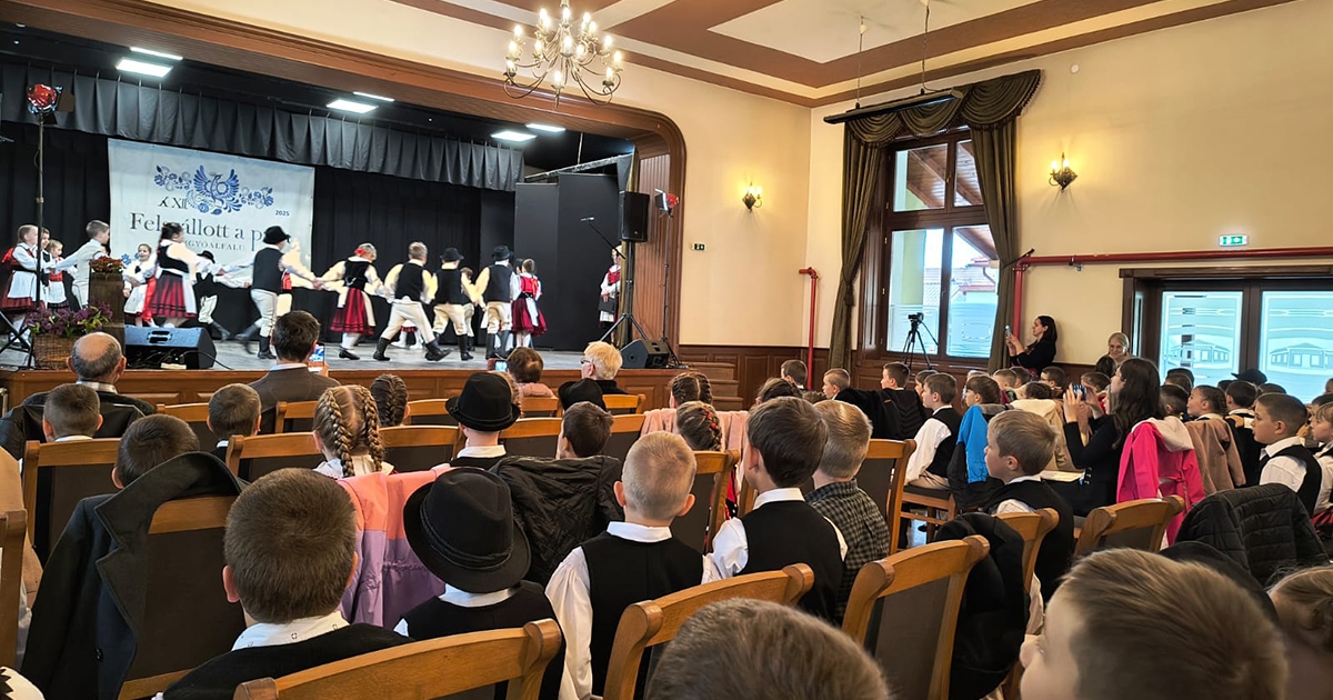 Felszállott a páva Gyergyóalfaluban