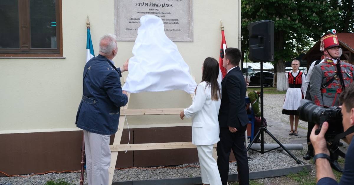 Emléktáblát avattak Potápi tiszteletére