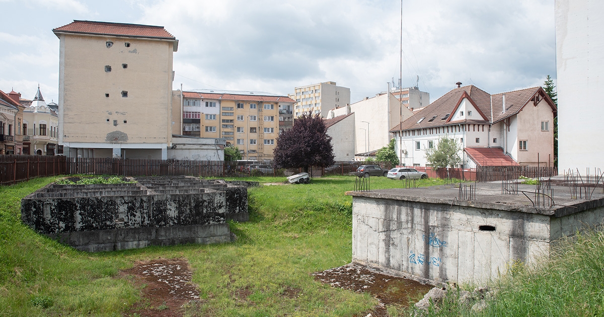 Irodák vagy parkolóház épülhetne a felhagyott telken Csíkszeredában