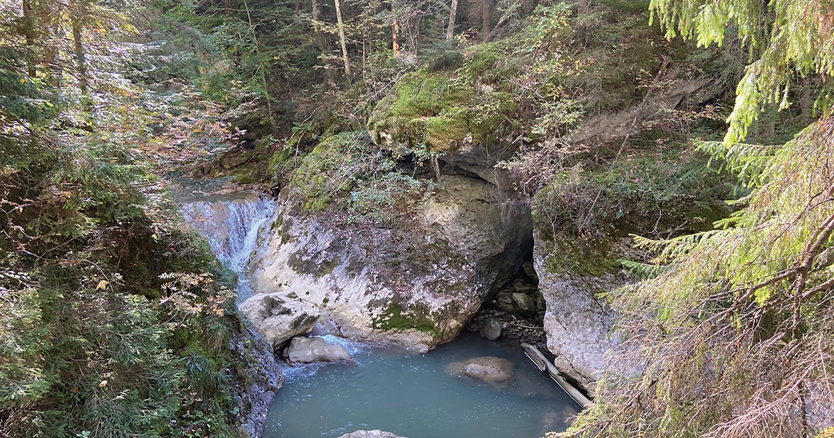 Látványos függőhidak, mesés szurdoktúrák