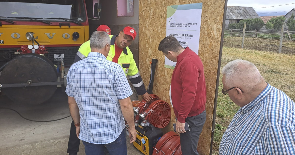 Felszerelés a delnei önkéntes tűzoltóknak