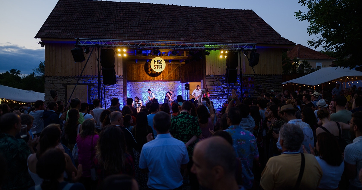 Jubileumi kiadását ünnepli a Méra Világzenei Csűrfesztivál