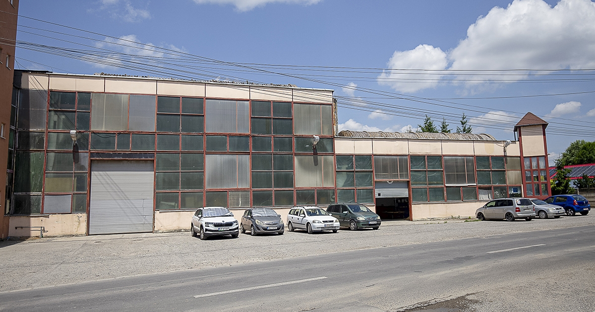 Ötvenöt ember marad munka nélkül