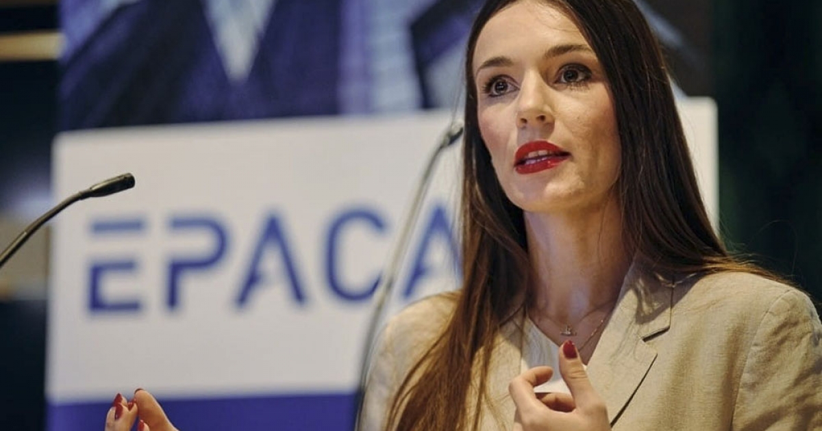 Péter Emőke: a világ nem egyenlő terep – de a jó vezetés képes hidakat építeni