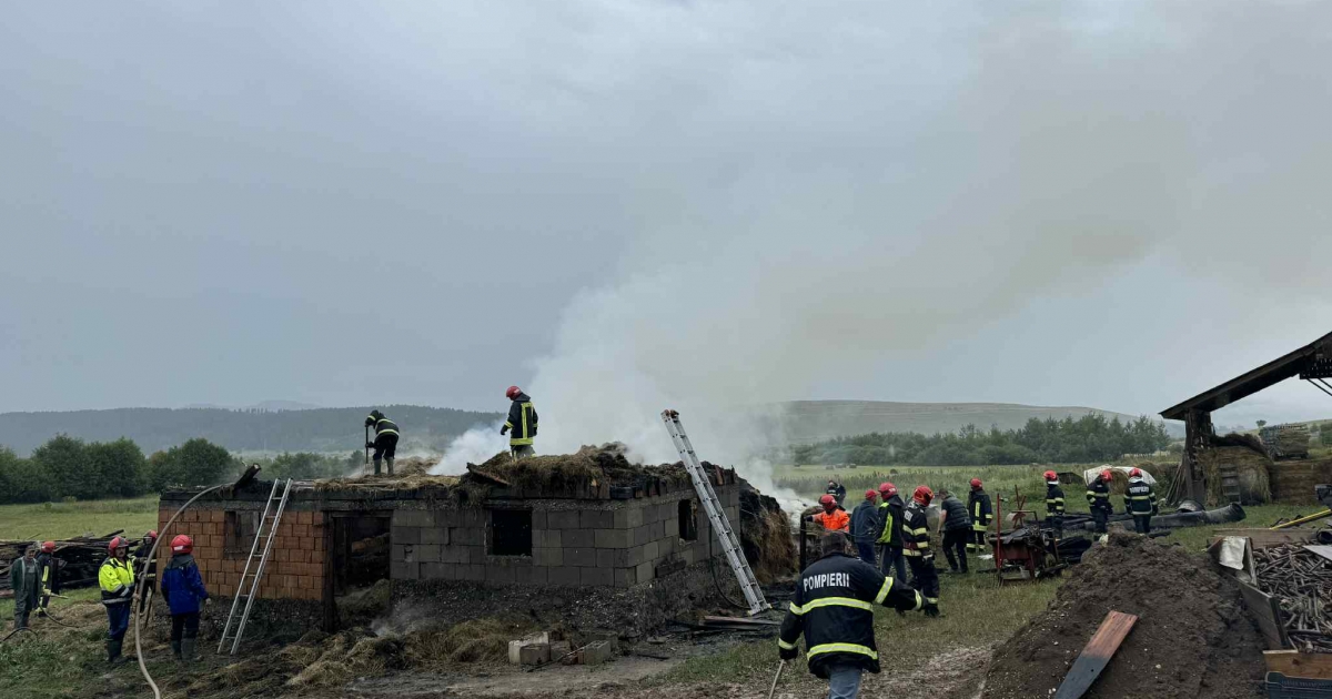Két gazdasági melléképületben ütött ki tűz