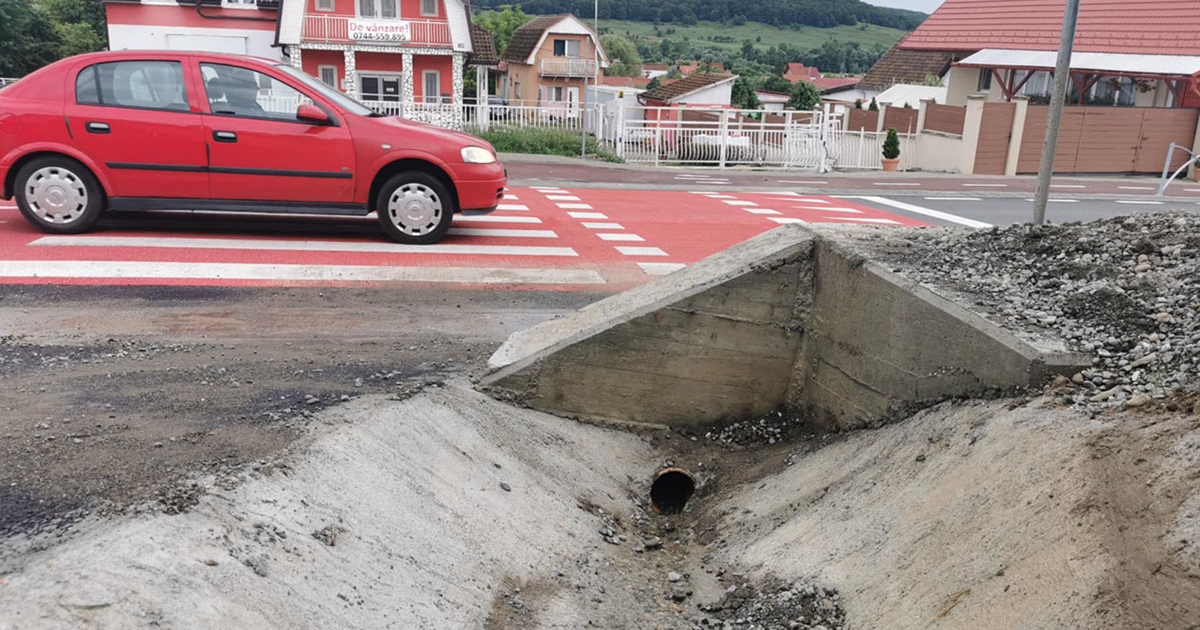 Udvarokba folyik az esővíz