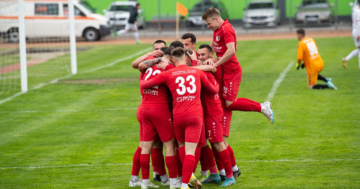 Kupameccsel kezdenek