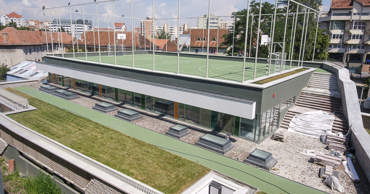 Új szerződés szükséges az udvar rendbetételéhez