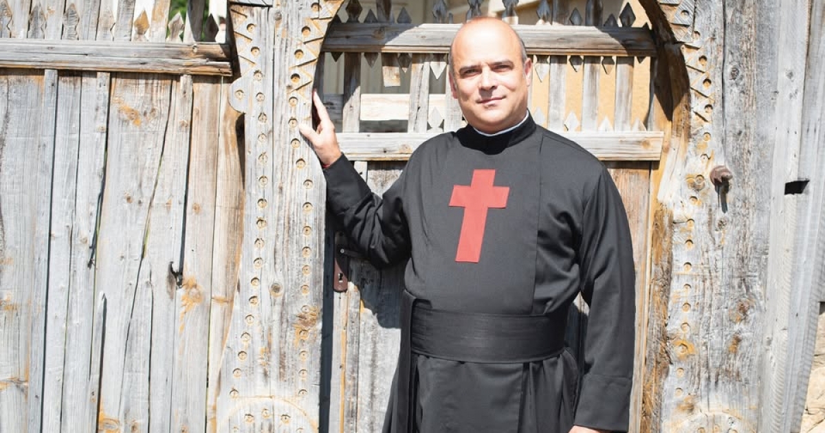 Könyvbemutató: Amikor a segítő is cipel