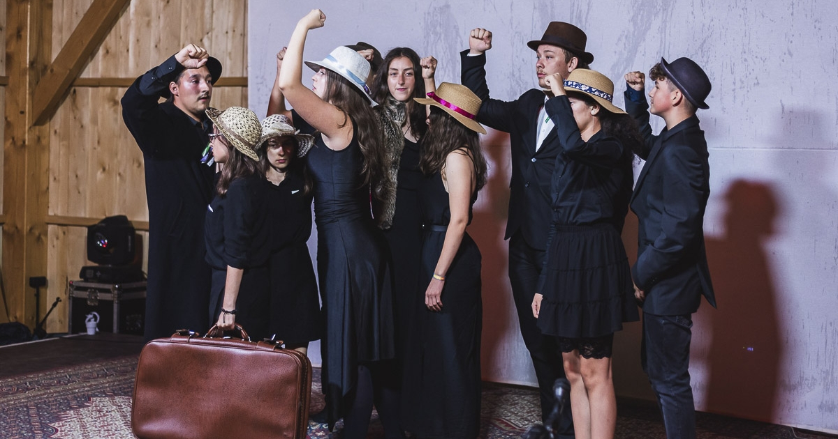 Hit, művészet és közösség