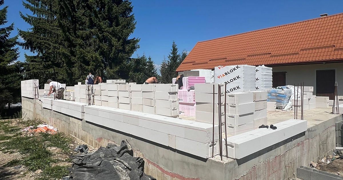 Késik a kápolna építése