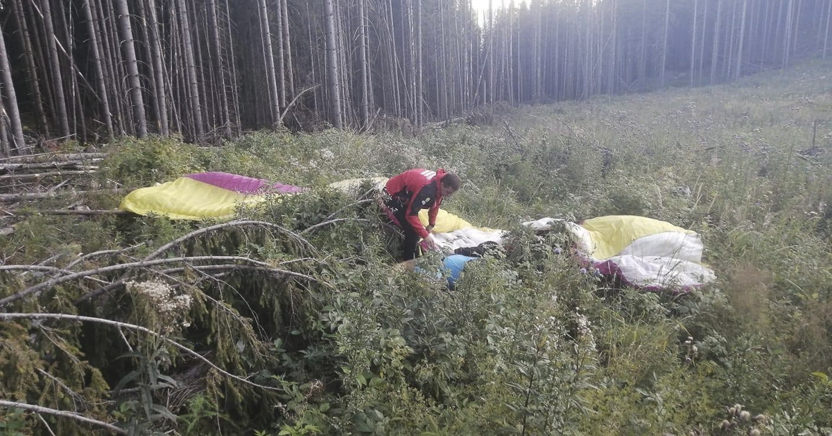 Komoly sérüléseket szenvedett egy siklóernyős