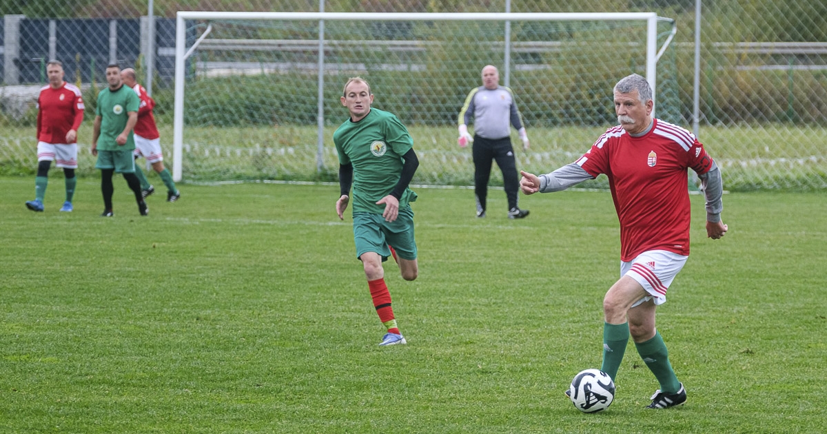 Közszereplők focitornája