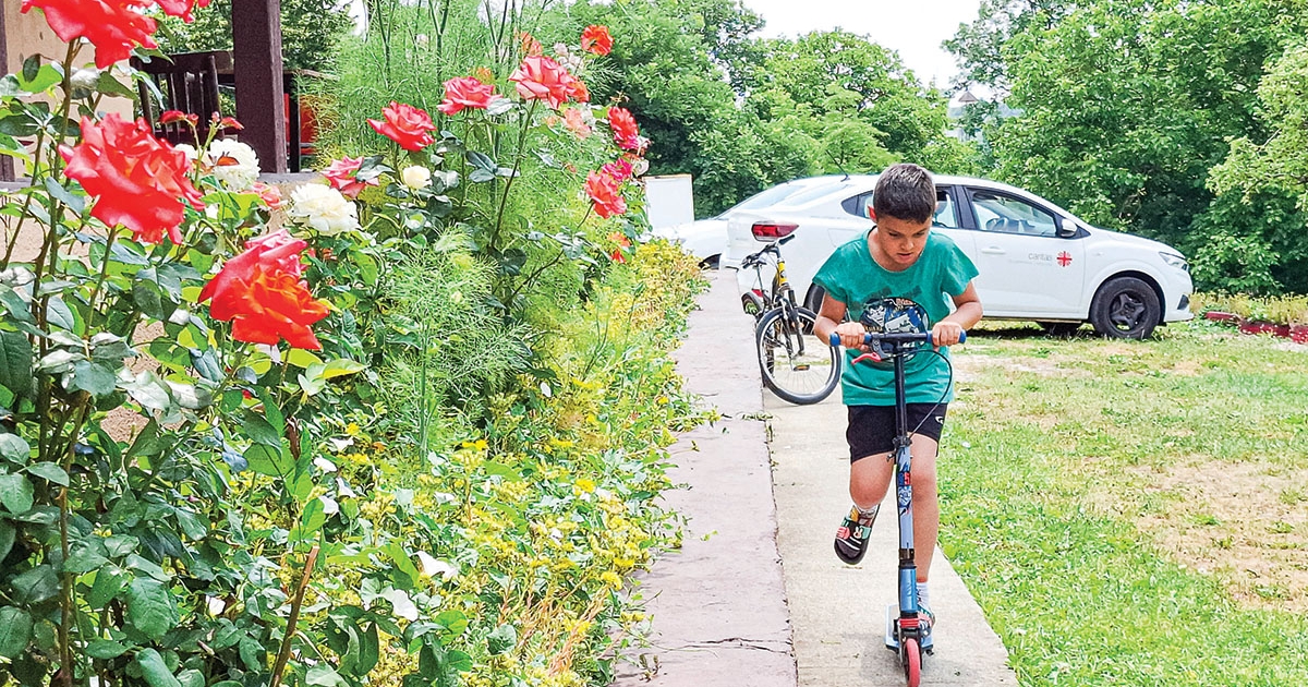 Család nincs, de van öt anya, egy apa és tizenegy testvér