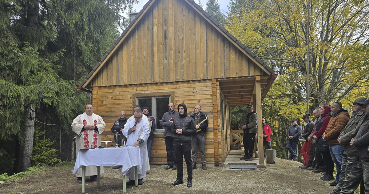 Új menedékház a Piliske-hegy oldalában