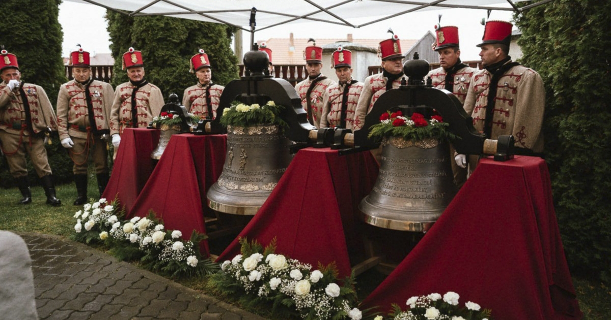 Felszentelték a kápolnási harangokat