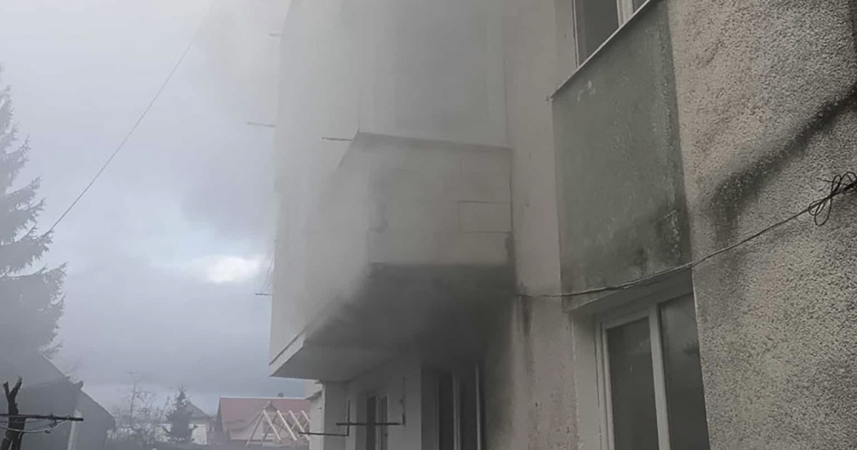 Lakástűz miatt 12 személyt evakuáltak Maroshévízen