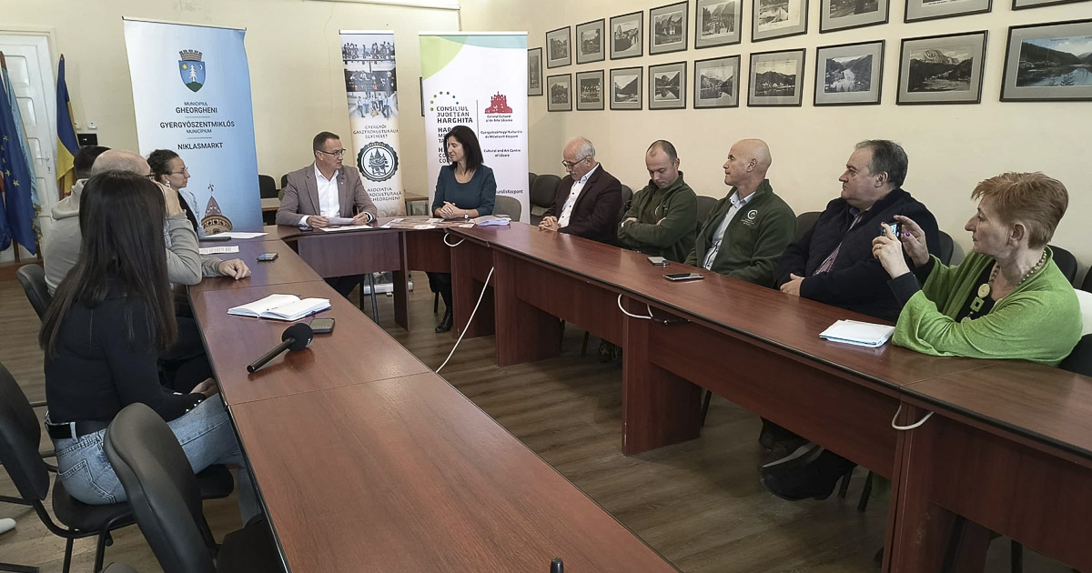 Mikulásfalutól az adventi gyertyagyújtásig