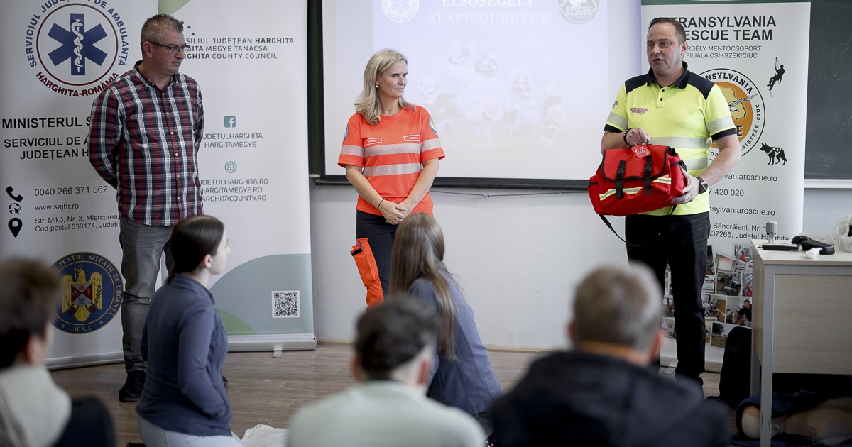 Elsősegélynyújtásra oktatják a középiskolásokat