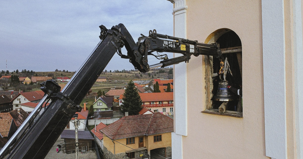 Harangcsere Kápolnásfaluban