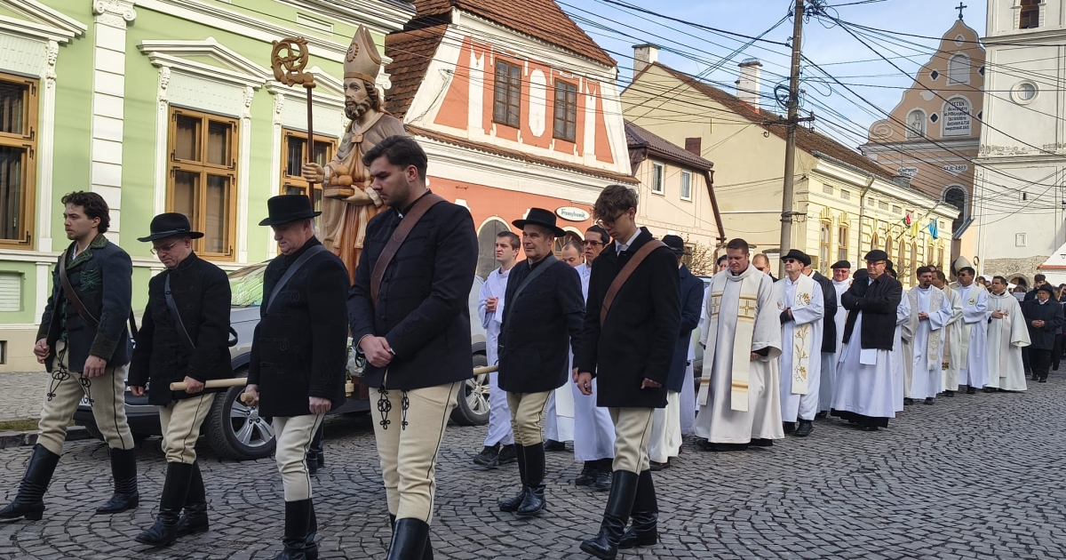 Új Szent Miklós-szobor erősíti a közösség lelkületét