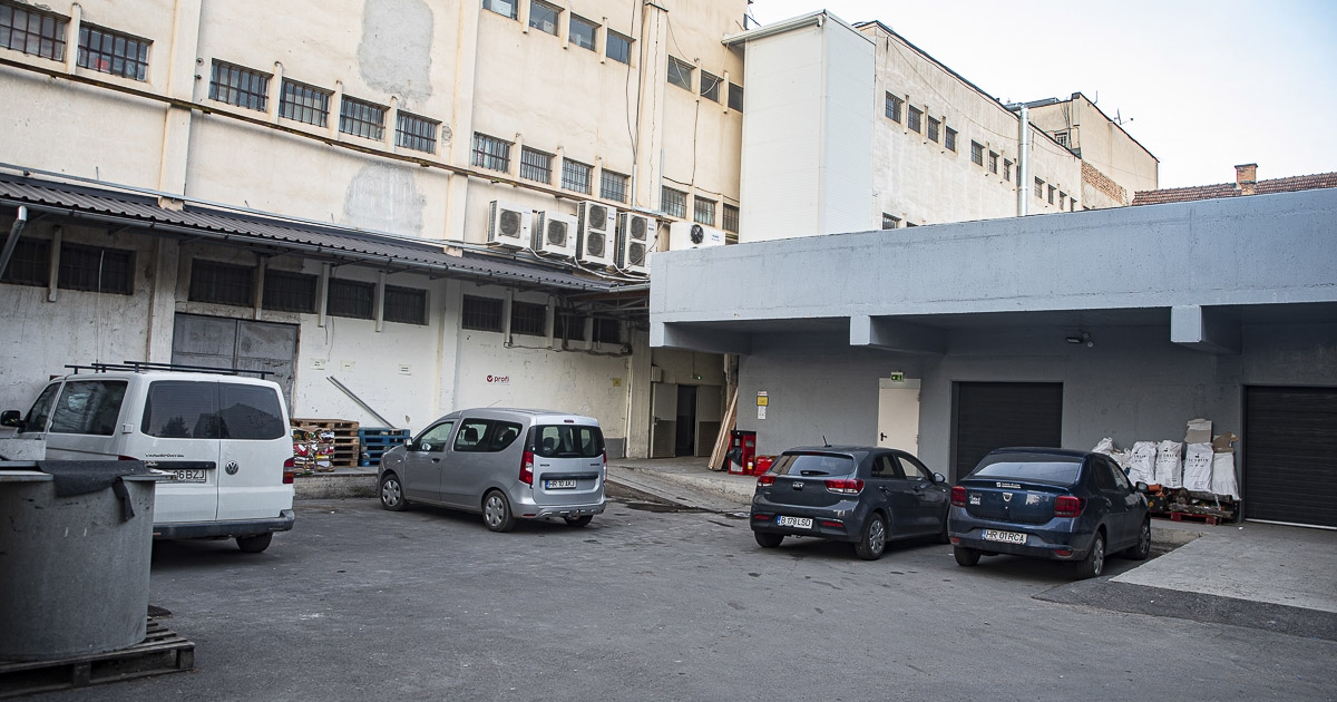 Raktárakat és futárszolgálatokat ellenőriztek