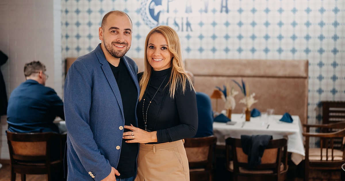 Átszállott a Páva