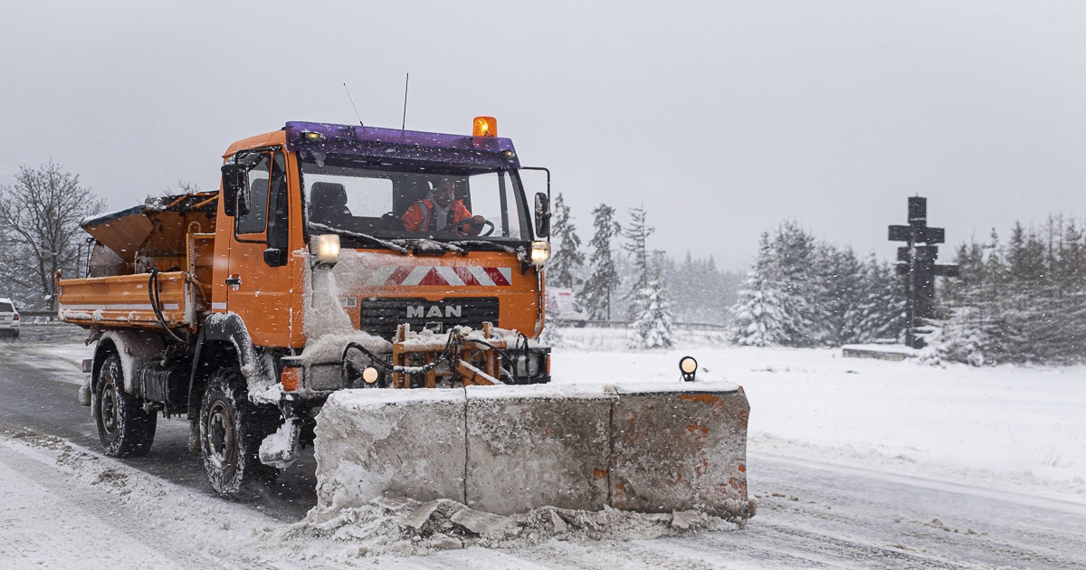 Követhető a hótakarító járművek mozgása