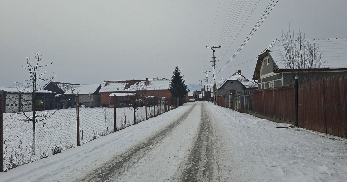 A forgalmas utakon autóval, a mellékutcákban lovas szánnal járnak?