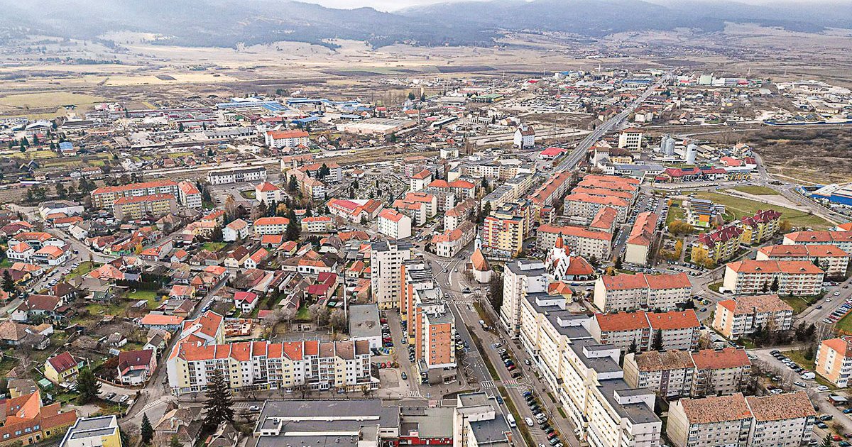 Saját lakásban, összezsúfolva