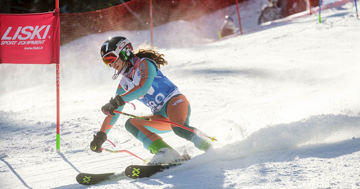 Közösségépépítő sízés