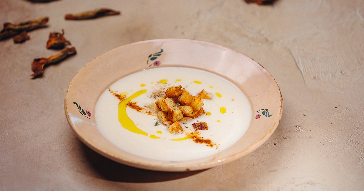 Sültzeller-krémleves fűszeres krutonnal