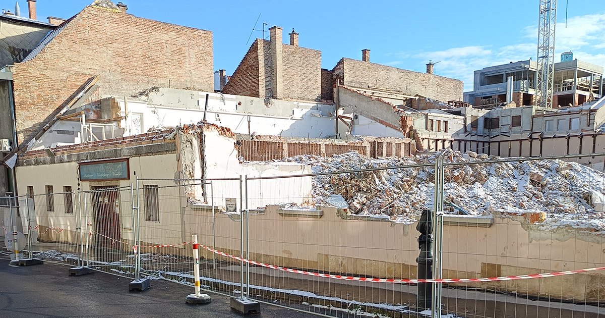 Ledózerolt Márványmenyasszony