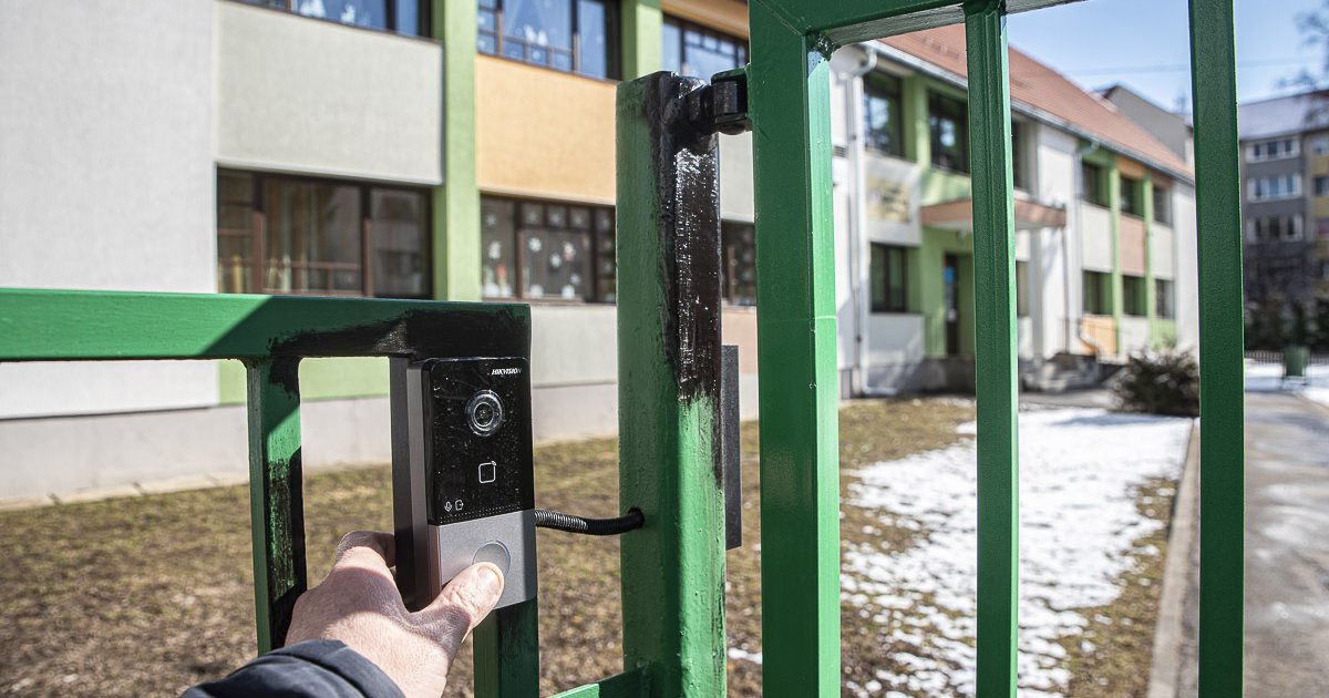 Napközibe kártyával