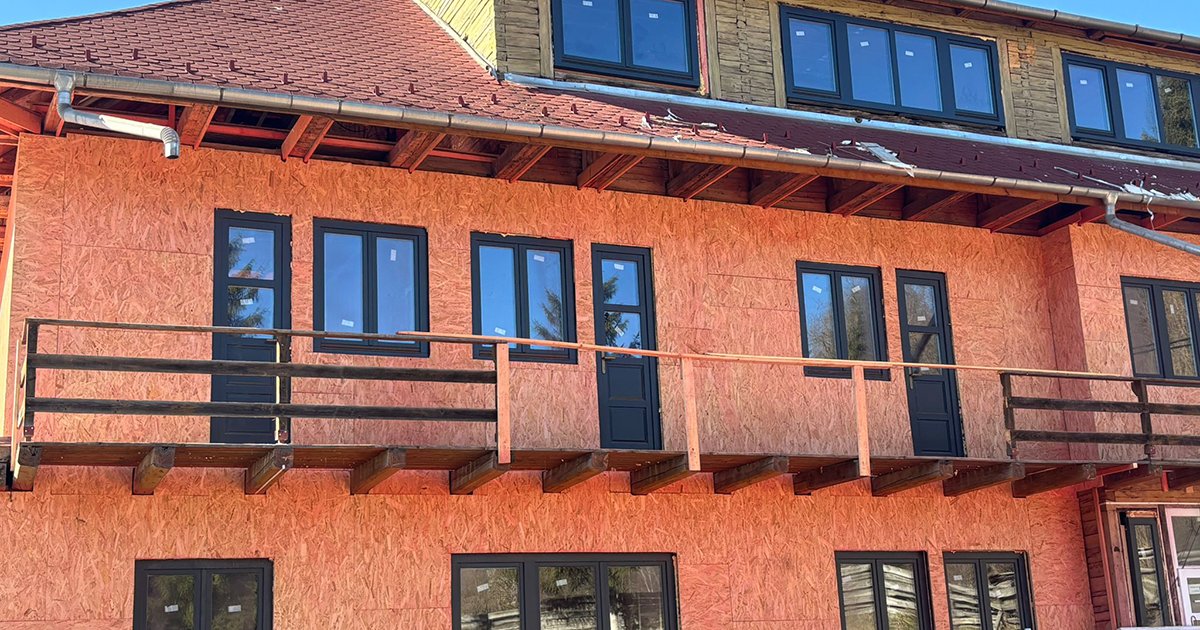 Jó ütemben halad a hatos villa felújítása Homoródfürdőn