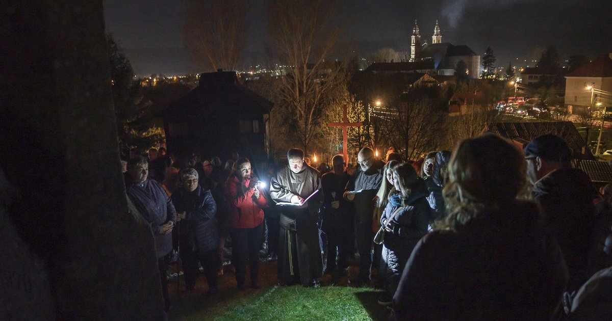 Hajnali keresztút Csíksomlyón