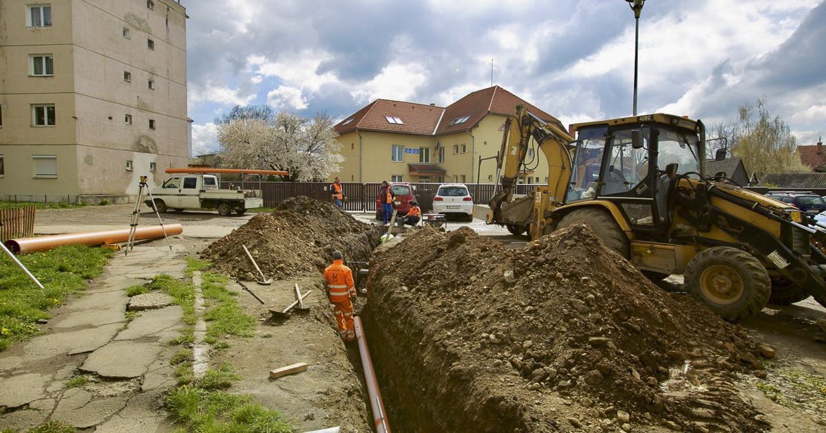 Gőzerővel közművesítenek