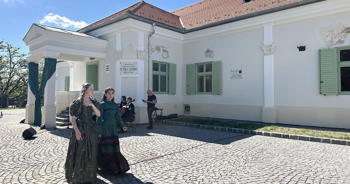Újra élet költözik a Gyárfás-kúriába