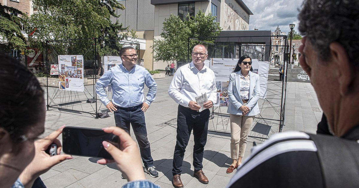 Több mint 29 ezer eszközzel gazdagodtak a csíkszeredai tanintézetek