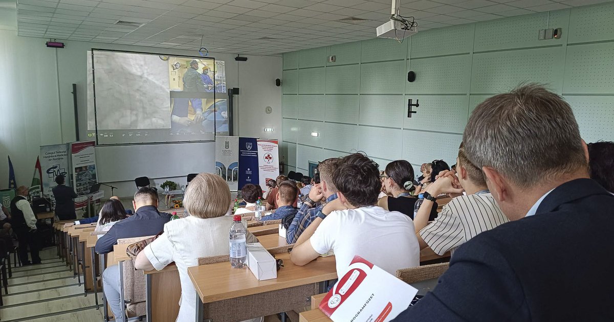 Orvosok, asszisztensek és a lakosság találkozóhelye