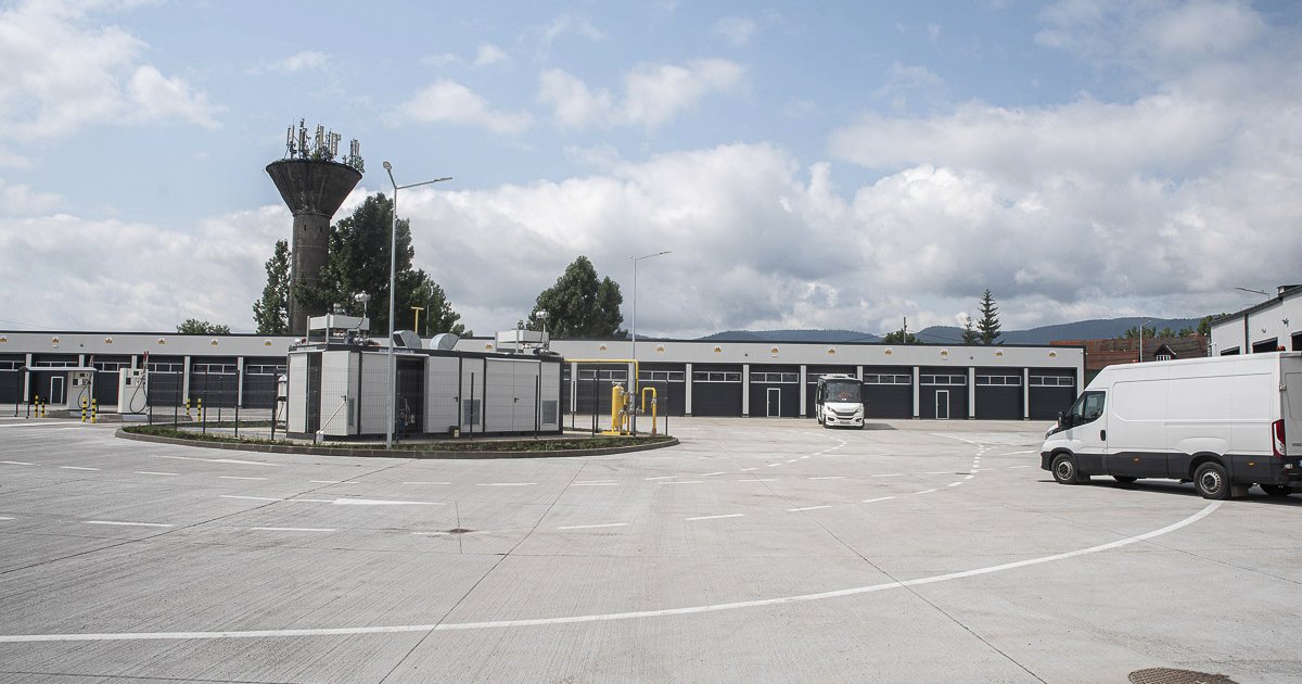 Késlekedik a gyártó az elektromos buszokkal