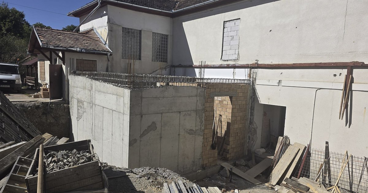 Dolgoznak a Sükösd Ferenc Általános Iskola felújításán