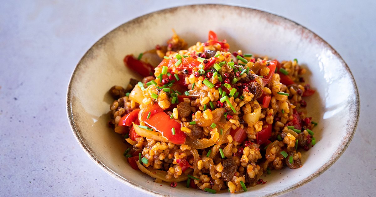 Lecsós bulgur mazsolával
