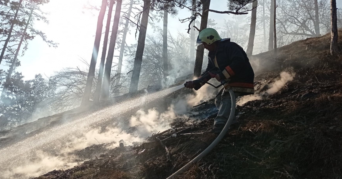 Ismét tűz van a Székelyudvarhely melletti Rez-tetőn