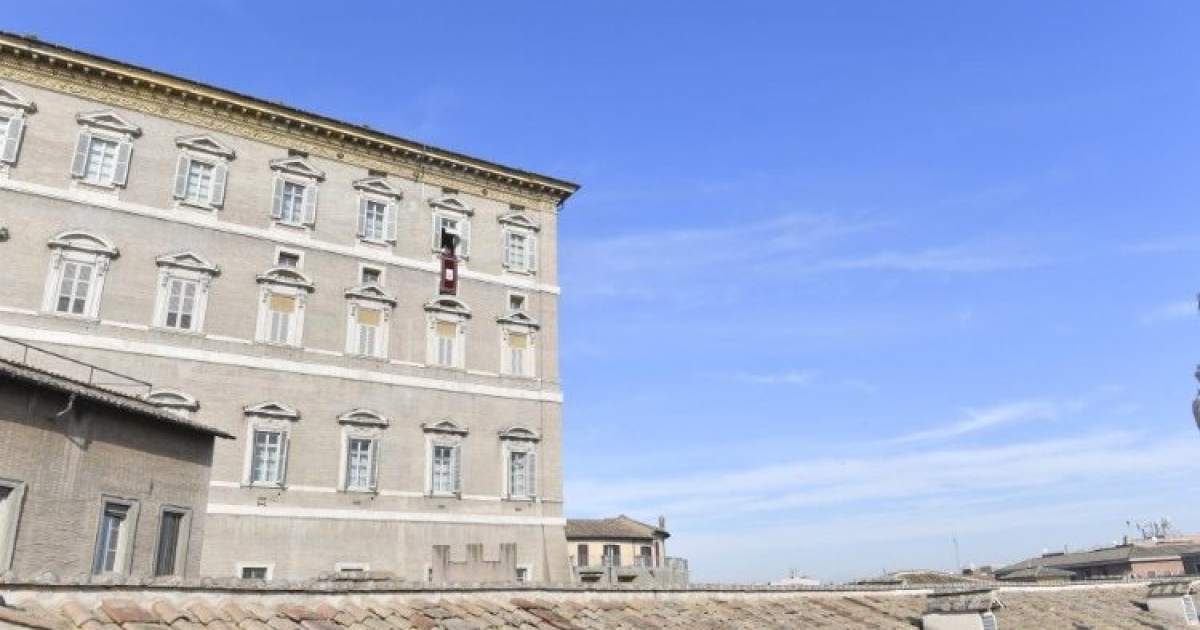 Ferenc pápa imanapot hirdetett meg Ukrajna békéjéért