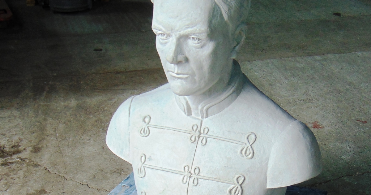 Borzolja-e a kedélyeket a Csanády-szobor?