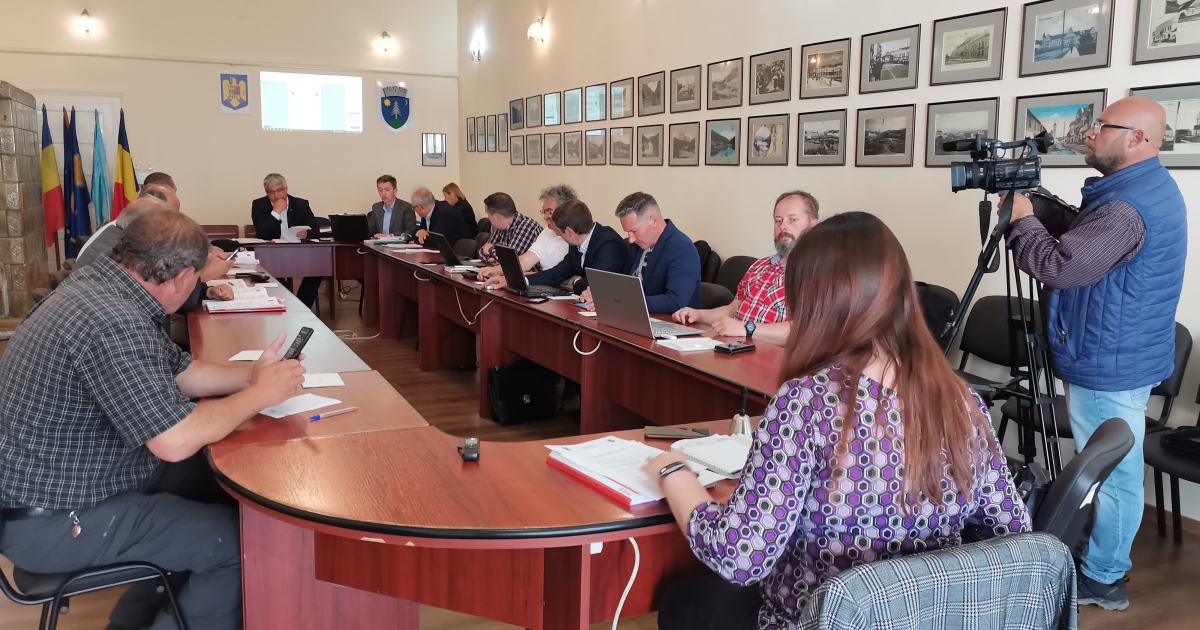 Paprikás hangulat a tanácsülésen – Feljelentést tett a polgármester