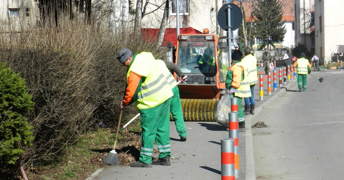 Az önkormányzatok napszámosokat vehetnek fel a zöldövezetek karbantartására