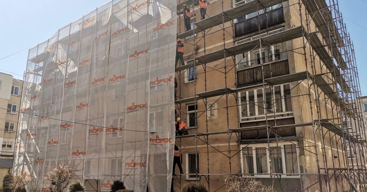 Elkezdték a tömbházak korszerűsítését Gyergyószentmiklóson